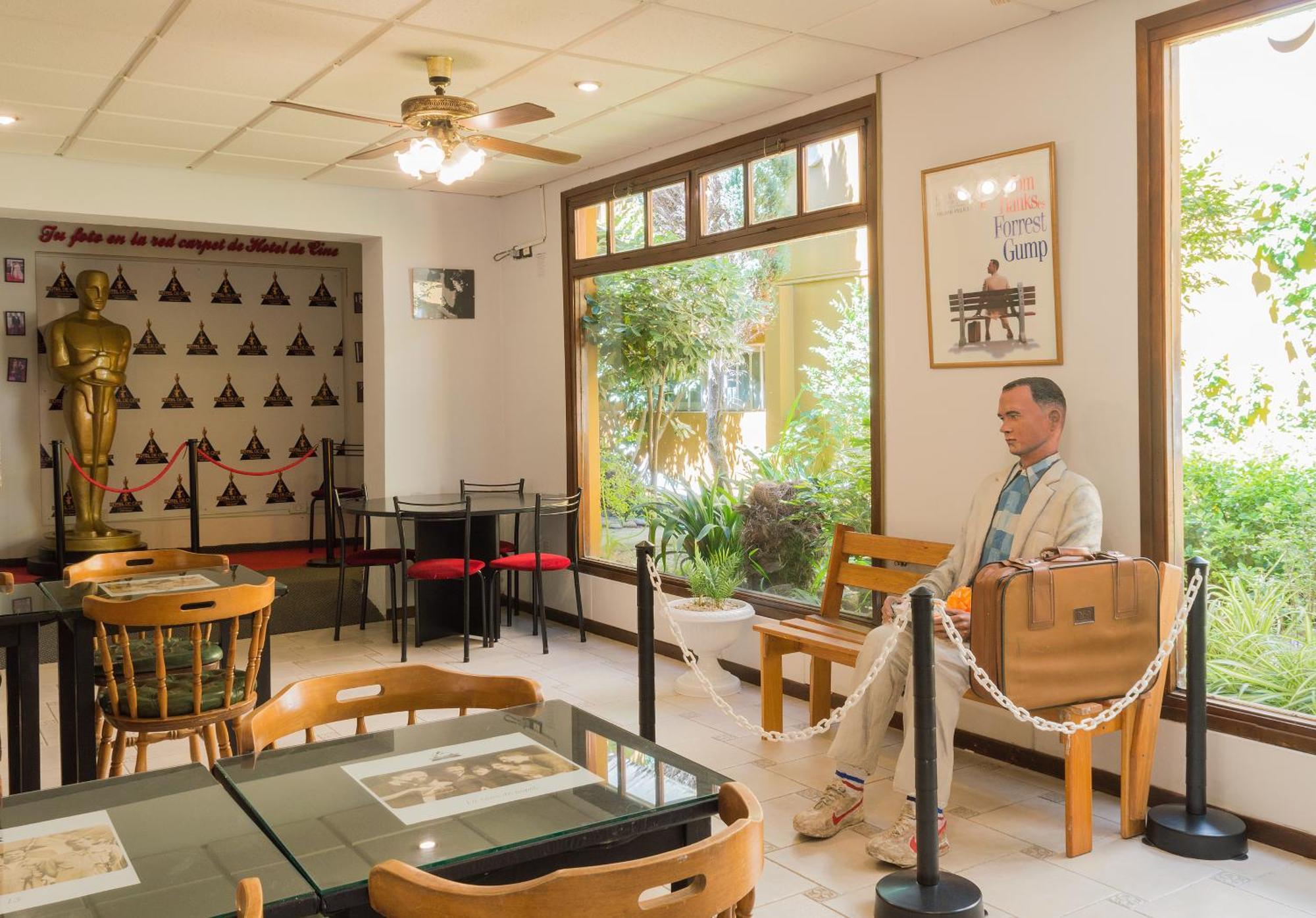 Hotel De Cine Las Golondrinas Villa Gesell Εξωτερικό φωτογραφία